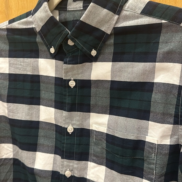 Men’s J.Crew Green Button Down - Picture 3 of 3